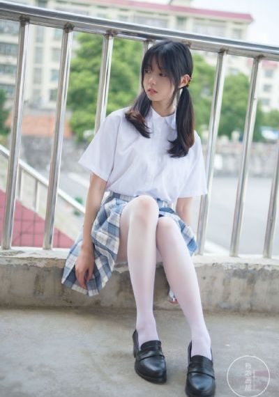 年轻的女老师_4K在线播放
